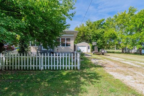 906 S Race St, Atlanta, IL, 61723-8706 | Card Image