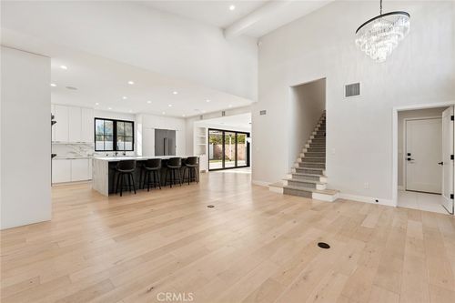18110 Bromley St, Tarzana, CA, 91356-1701 | Card Image