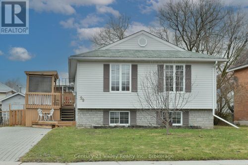 99 Queen St N, Renfrew, ON, K7V2A4 | Card Image