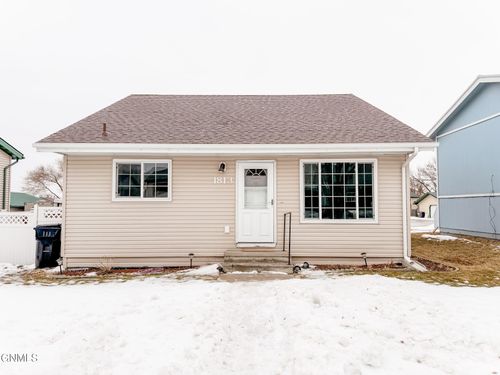 1813 28th Street W, Williston, ND, 58801 | Card Image
