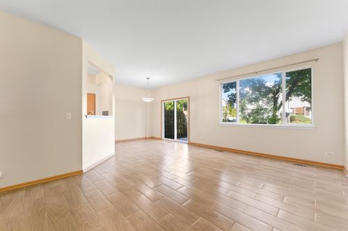 642 W Kristina Ln, Round Lake, IL, 60073-5620 | Card Image