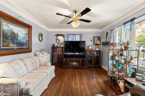 300 Hughes Ave, Des Moines, IA, 50315-7619 | Card Image