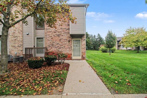 171-42776 Lilley Pointe Dr, Canton, MI, 48187-5323 | Card Image