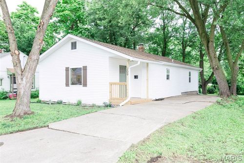 209 E Dover St, Monroe City, MO, 63456-1617 | Card Image