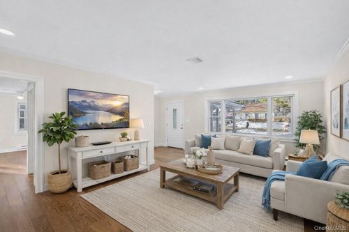 190 Edinburgh Drive, Brookhaven, NY, 11961 | Card Image