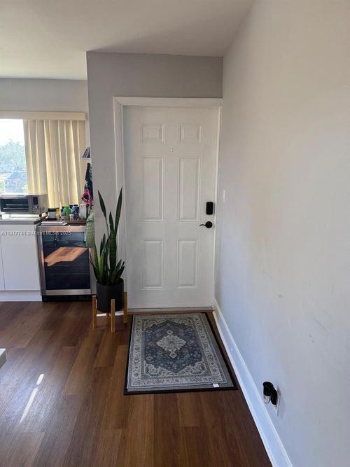 2-8123 Lagos De Campo Blvd, Tamarac, FL, 33321-3860 | Card Image