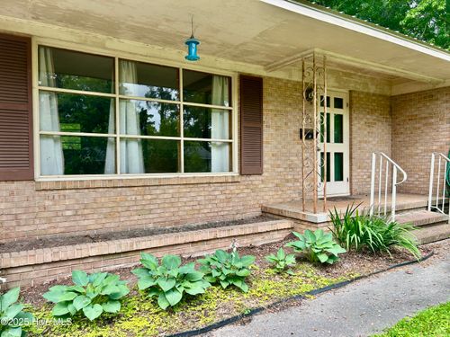 100 Brownlow Ave, Williamston, NC, 27892-2104 | Card Image