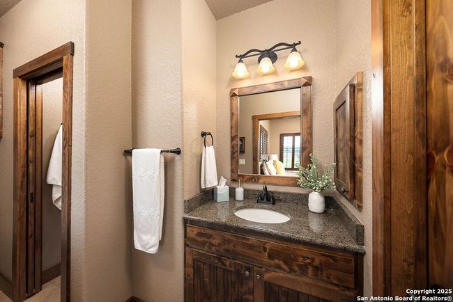 112 Juniper Pt, House other with 4 bedrooms, 5 bathrooms and null parking in Ingram TX | Image 29