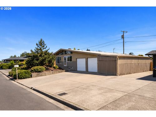 1091 Long Ridge Dr, Springfield, OR, 97478-8503 | Card Image