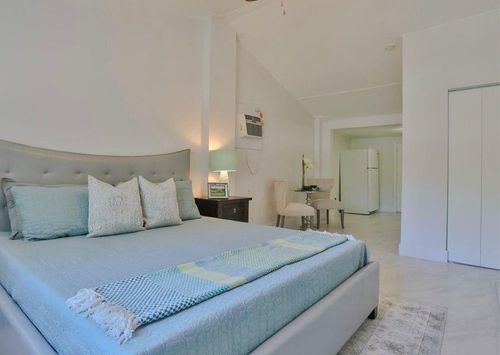 a-735 Ne 37th St, Oakland Park, FL, 33334-2925 | Card Image