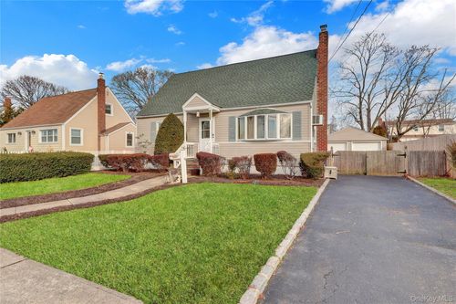 2217 7th St, East Meadow, NY, 11554-1822 | Card Image