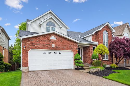 212 Summerfield Dr, Guelph, ON, N1L1L3 | Card Image