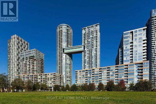 356-10 Capreol Court, Toronto (Waterfront Communities), ON, M5V4B3 | Card Image