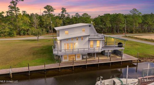 10064 Everest St, Bay Saint Louis, MS, 39520-8727 | Card Image