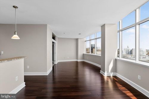 512-201 N 8th St, PHILADELPHIA, PA, 19106-1013 | Card Image