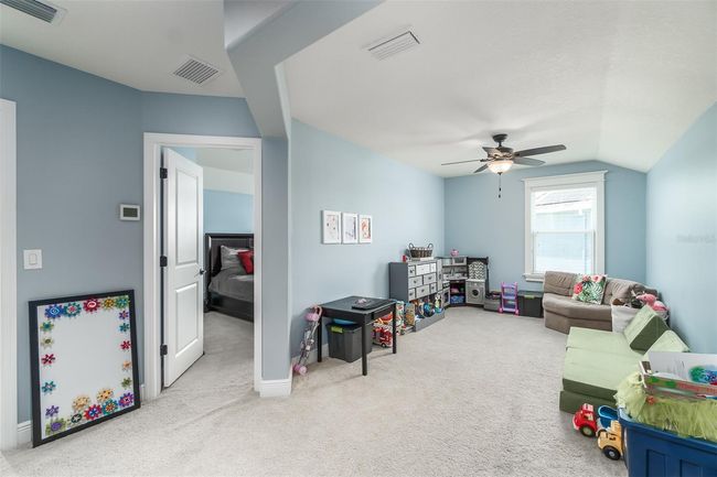 upstairs loft with bedroom and full bathroom | Image 19