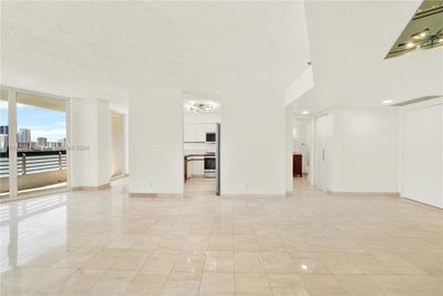 1515 - 3600 Mystic Pointe Dr, Condo with 1 bedrooms, 1 bathrooms and null parking in Aventura FL | Image 2