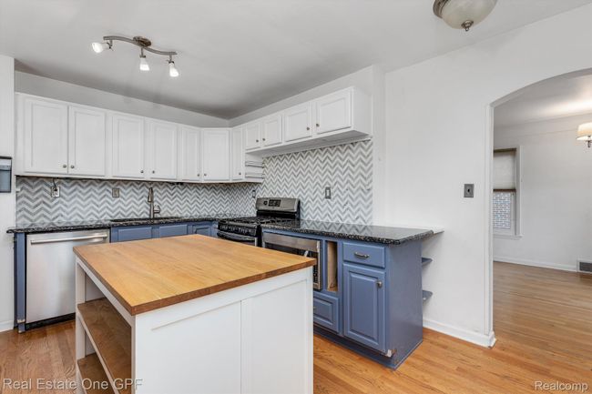 2368 Stanhope St, House other with 3 bedrooms, 2 bathrooms and null parking in Grosse Pointe Woods MI | Image 7
