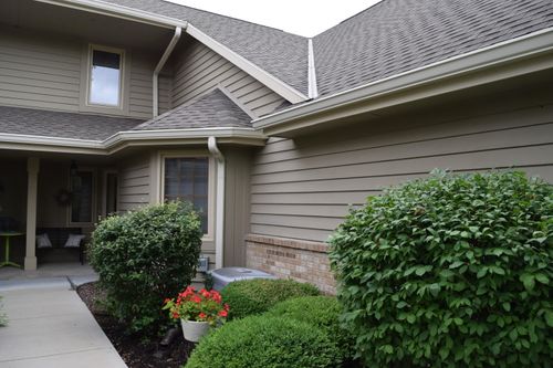 2124248 Cumberland Dr, Pewaukee, WI, 53072-5820 | Card Image