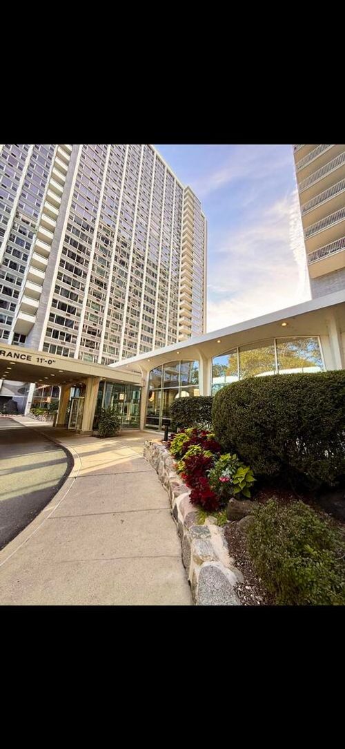 2414-4250 Marine Dr, Chicago, IL, 60613-1735 | Card Image
