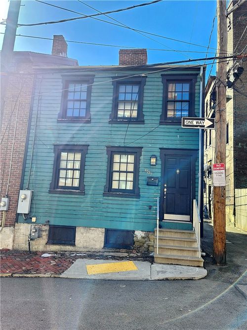607 Middle St, Pittsburgh, PA, 15212-5611 | Card Image