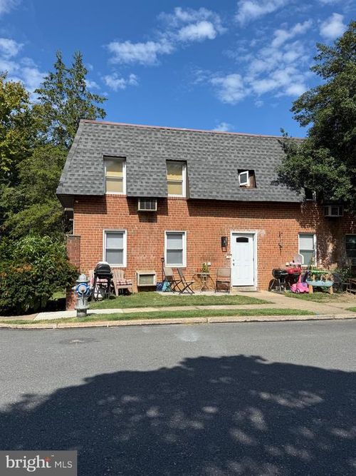 1 Brighton Village Dr, BROOMALL, PA, 19008-3928 | Card Image