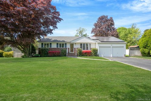 6 Cherrywood Dr, E Northport, NY, 11731-4320 | Card Image