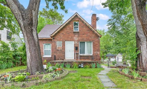 17304 Barlow St, Detroit, MI, 48205-3132 | Card Image