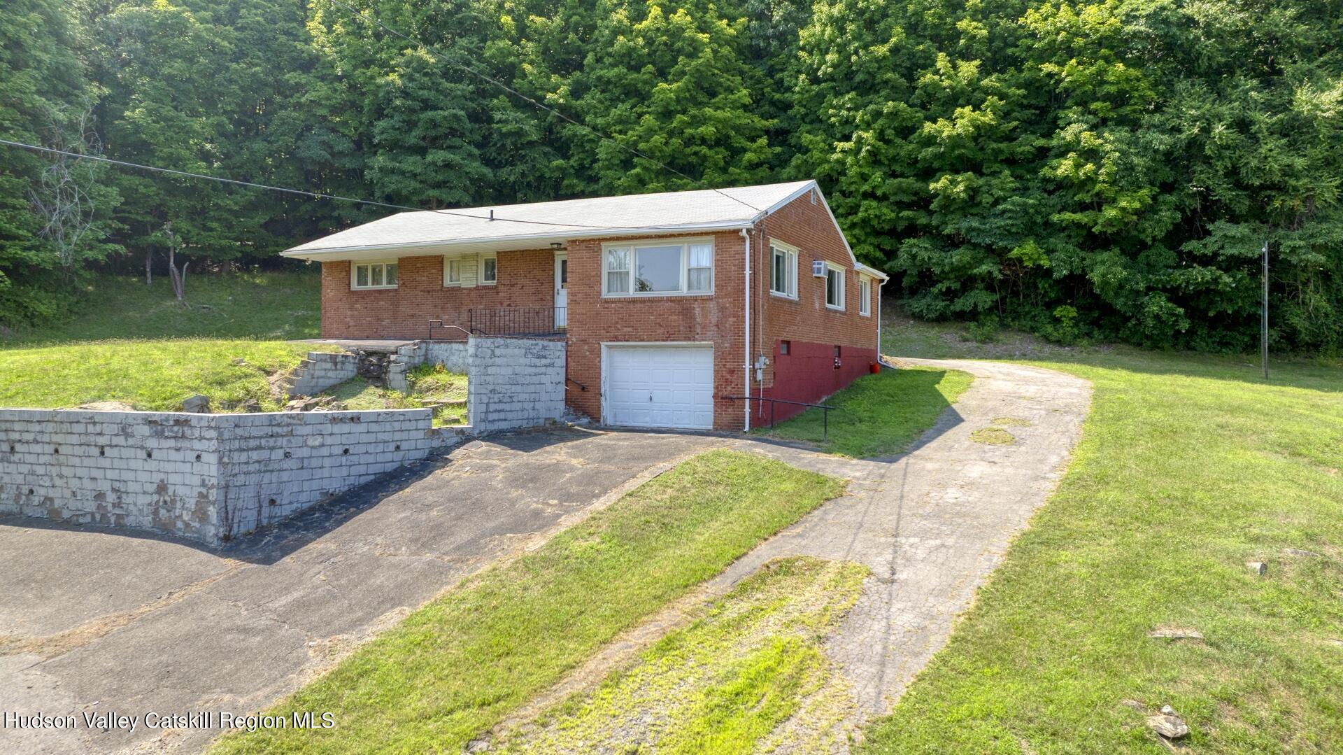 Half Moon Rd, Highland, NY 12528