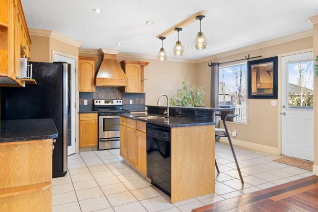 41 Valley Crest Close Nw, Home with 3 bedrooms, 3 bathrooms and 4 parking in Calgary AB | Image 15