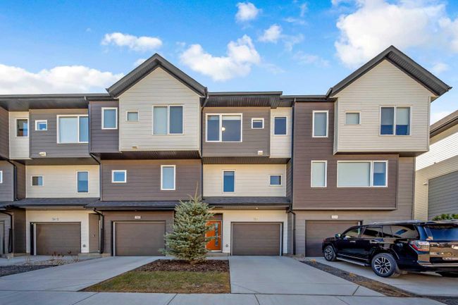341 Skyview Ranch Circle Ne, Home with 3 bedrooms, 2 bathrooms and 3 parking in Calgary AB | Image 2