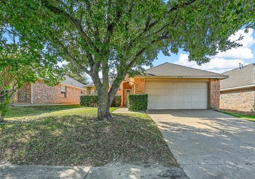 9229 Chesapeake Ln, Mckinney, TX, 75071-6039 | Card Image