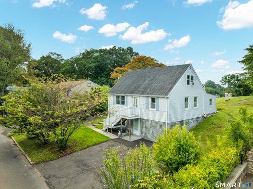 143 Red Oak Rd, Bridgeport, CT, 06606-1430 | Card Image
