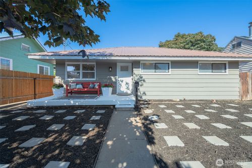 856 Kittitas St, Wenatchee, WA, 98801-3453 | Card Image
