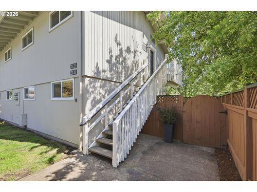 2121 W 15th Ct, Eugene, OR, 97402-3410 | Card Image