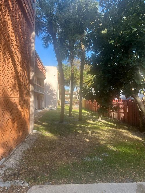 202-g-7610 Stirling Rd, Hollywood, FL, 33024-8439 | Card Image