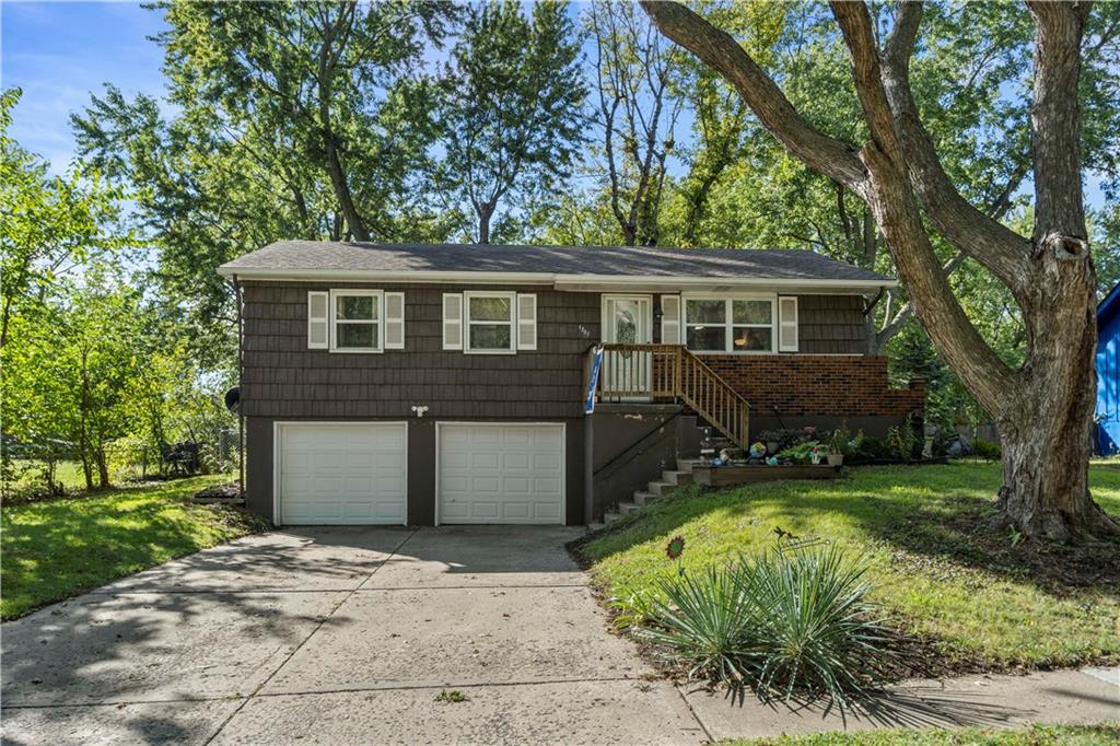 Cherry Tree Ln, Blue Springs, MO 64014
