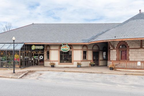 21 Veterans Square, Laconia, NH, 03246 | Card Image