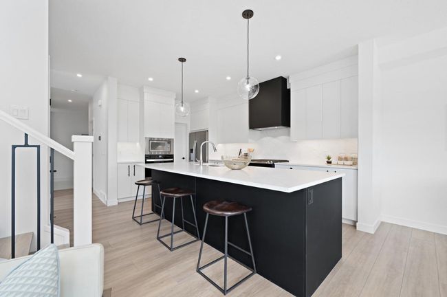 136 Carringvue Pl Nw, House other with 3 bedrooms, 3 bathrooms and 4 parking in Calgary AB | Image 12