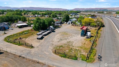 370 Nw Manor Rd, Wapato, WA, 98951-9432 | Card Image