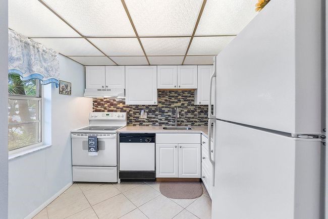 APT-106 - 31 Abbey Ln, Condo with 2 bedrooms, 2 bathrooms and null parking in Delray Beach FL | Image 17