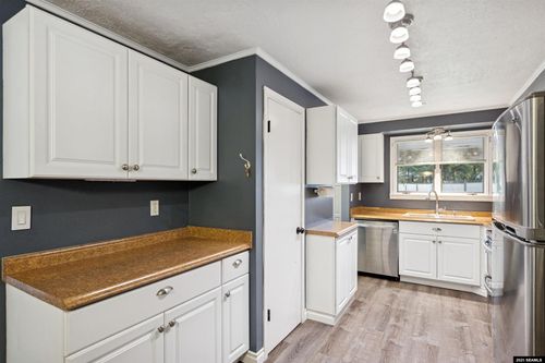 8274 Garnet St, Juneau, AK, 99801-9115 | Card Image