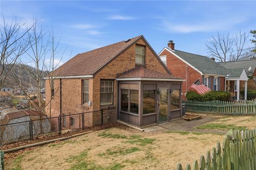 15 Elizabeth St, Etna, PA, 15223-1836 | Card Image