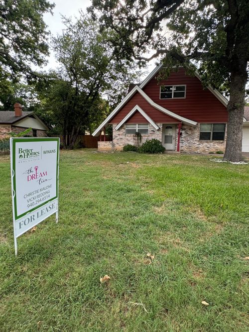 1004 Oakwood Dr, Euless, TX, 76040-5239 | Card Image