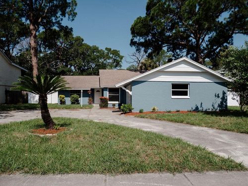 823 Riverside Dr, TARPON SPRINGS, FL, 34689-2333 | Card Image