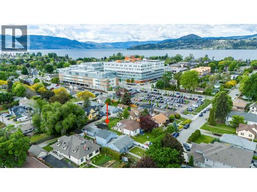 633 Glenwood Ave, Kelowna, BC, V1Y5M2 | Card Image