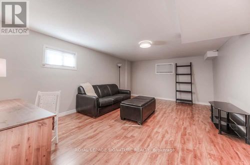 28 Coach Hill Dr, Kitchener, ON, N2E1P4 | Card Image