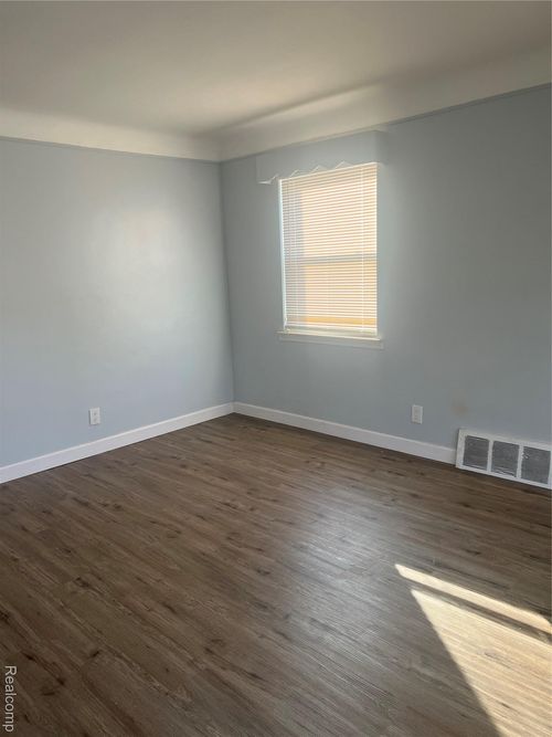 6744 Artesian St, Detroit, MI, 48228-3413 | Card Image