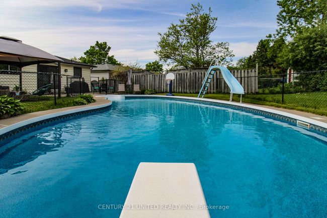 2046 Meadowview Rd, House other with 4 bedrooms, 3 bathrooms and 4 parking in Peterborough ON | Image 36