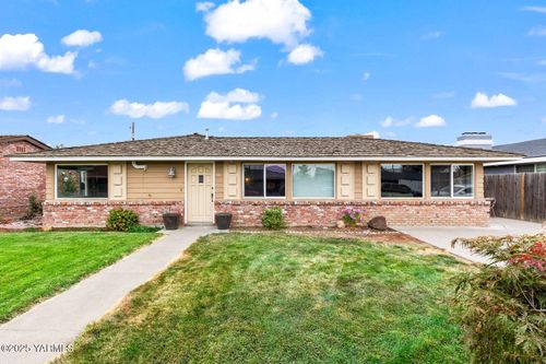 542 Lillie Ln, Toppenish, WA, 98948-1657 | Card Image